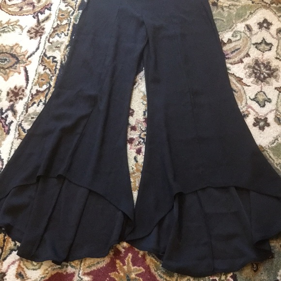 Masseys Black Ruffled Hem High-Low Flare Pants size Small - Picture 6 of 10